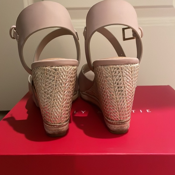 KELLY & KATIE: wedges - Picture 3 of 8